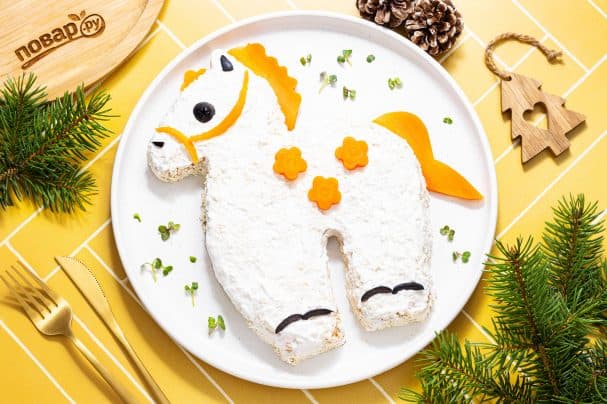 Vegetarian salad in the shape of a horse
