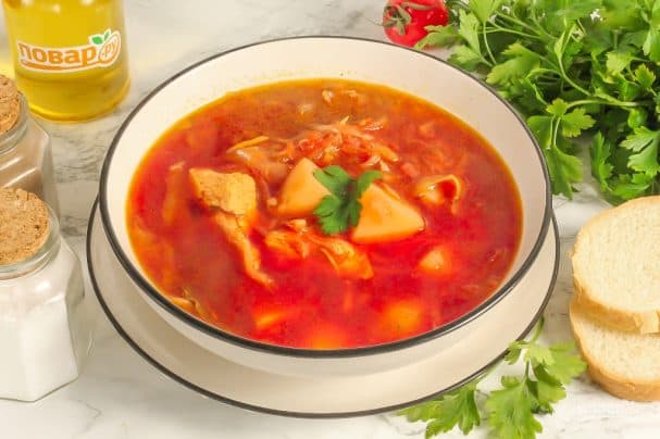 Смачны боршч з курыцай