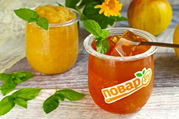 Apple jelly with mint