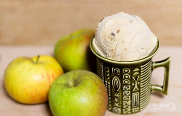 Apple ice cream in an ice cream maker