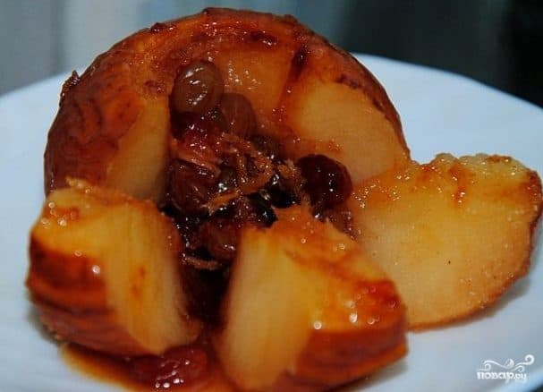 Baked apples in the oven