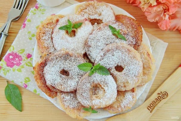 Яблыкі ў цесте