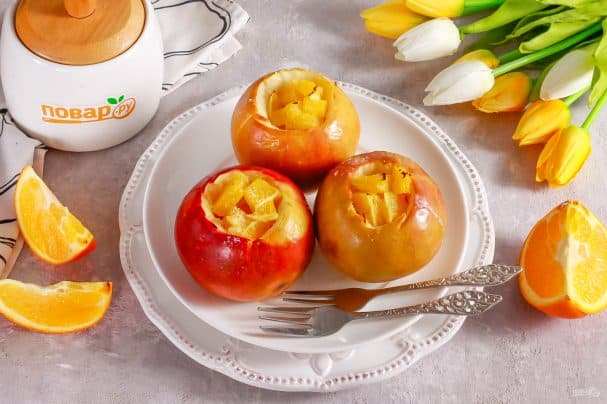 Baked apples with orange