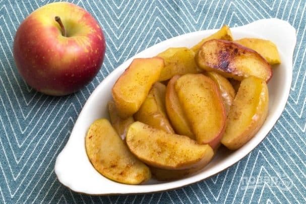 Apples baked with cinnamon