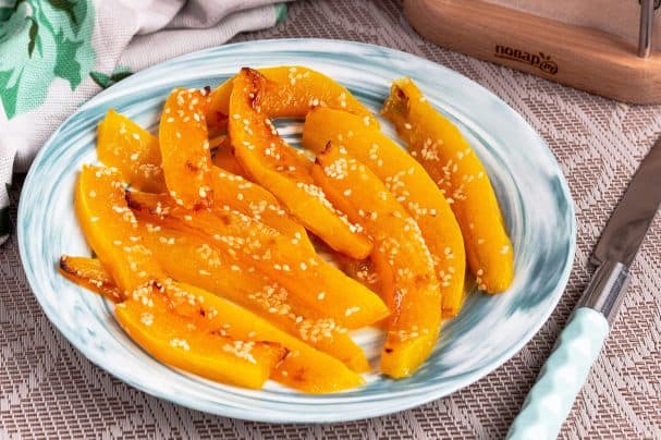 Baked pumpkin with sesame
