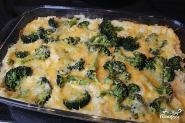 Baked chicken breast with broccoli