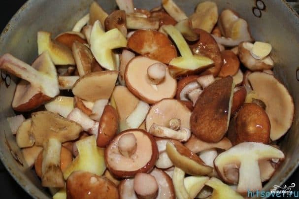 Baked boletus mushrooms