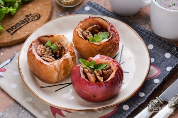 Запечаныя яблыкі з варэннем