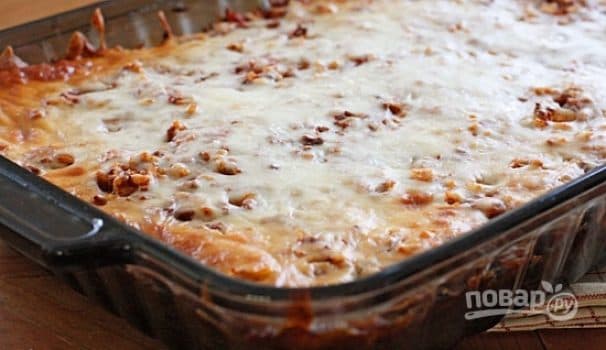 Rice, cabbage, and minced meat casserole