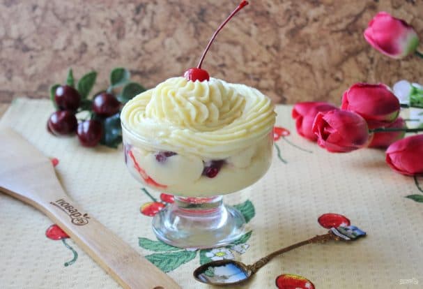 Заварний крем з вишнею