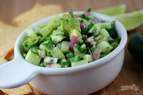 Green salad with avocado