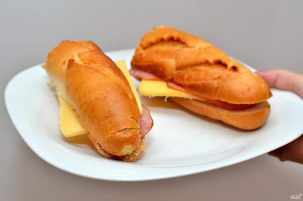 Багет з цыруком і шынкай