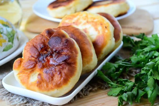 Біляші з помідорами та сиром