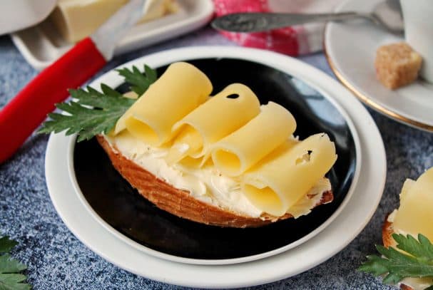 Бутерброды з маслам і сыром