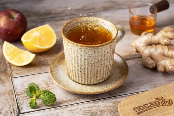 Чай з імбірам, лімонам і яблыкамі