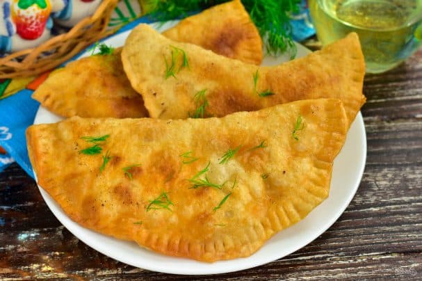 Чэбурэкі з мясам і сырам