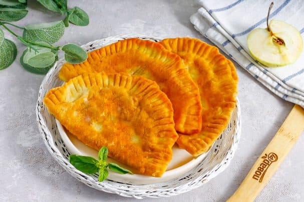 Chebureki with apples