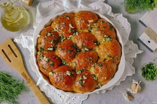 Garlic Pampushki with Kefir