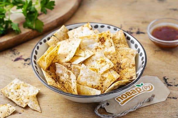 Lavash chips with garlic