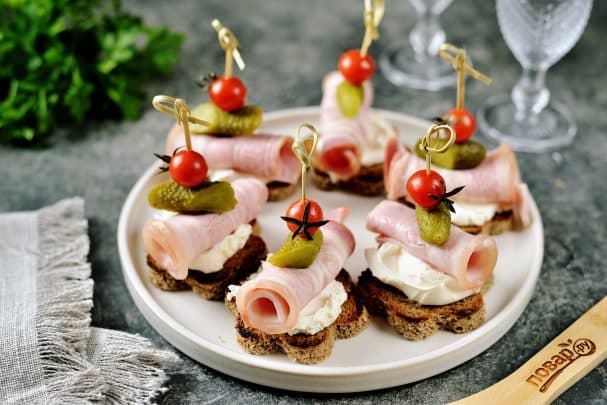 Canapés with Bacon and Cream Cheese