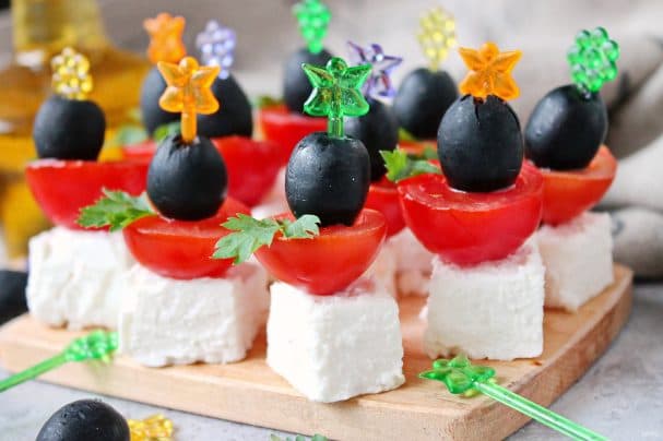 Canapés with Olives and Cheese