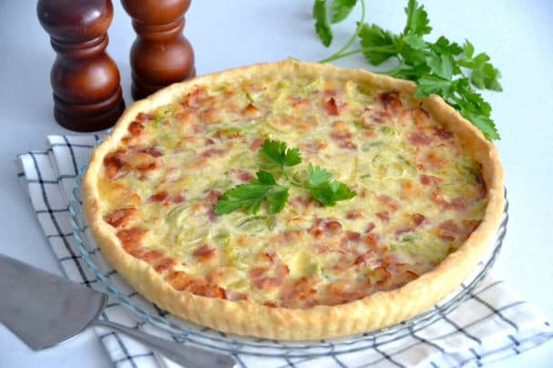 Кіш з пореєм і беконом
