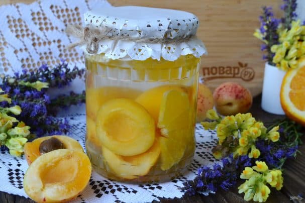 Apricot and orange compote for winter storage