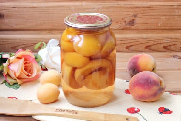 Peach and apricot compote for winter storage