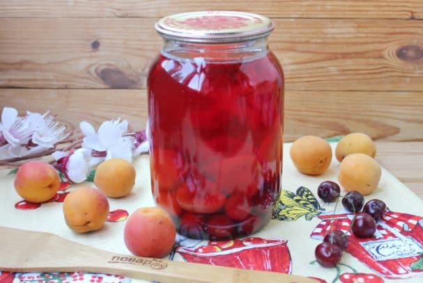 Cherry and apricot compote for winter