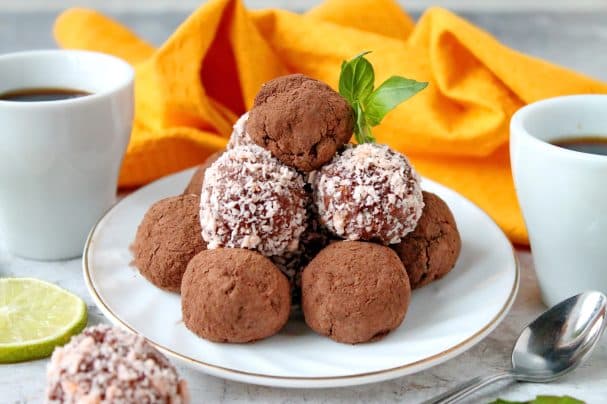 Цукерки з печивом і бананом