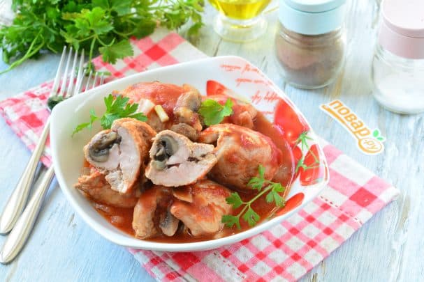 Мяснёвыя рулетыкі ў памідорным соусе