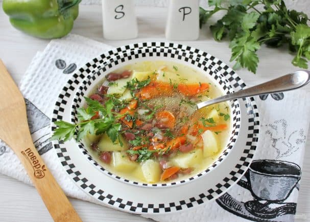 Пастны суп з чырвонай фасоллю