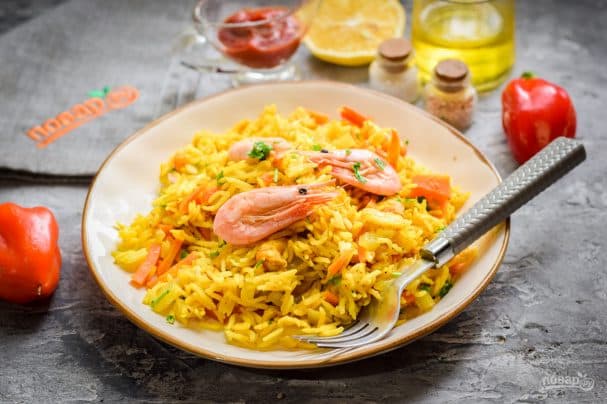 Curried rice with shrimp