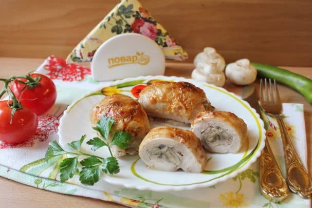 Рулеты з курыных стегнаў з грыбамі
