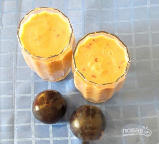 Plum, banana, and apple smoothie
