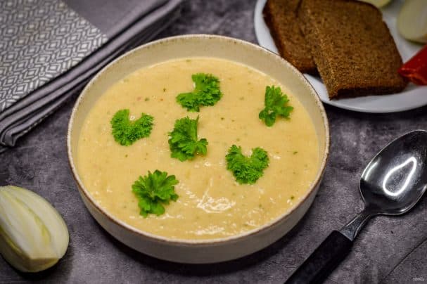 Lentil purée soup with bacon