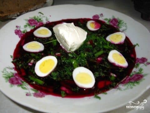 Beet soup with greens