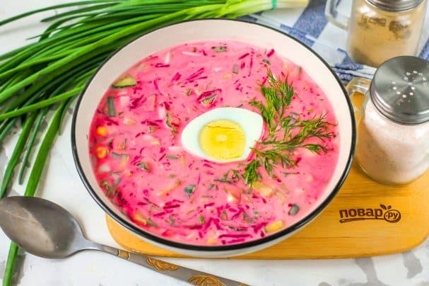 Borscht with cucumbers