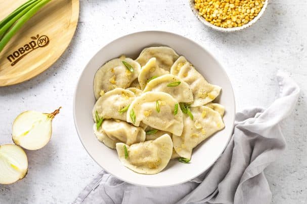 Dumplings with peas and onions