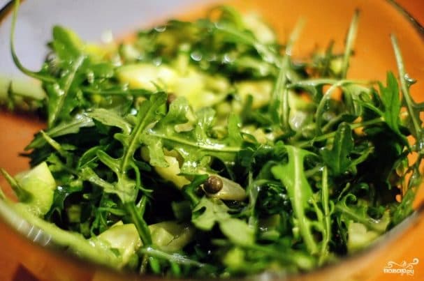 Green salad with capers