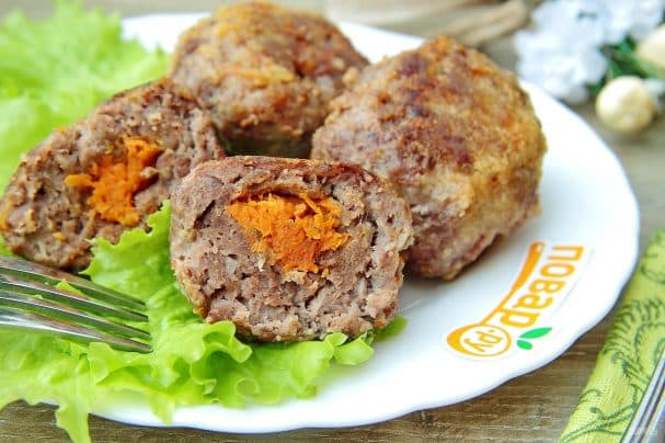 Meat rolls with carrots