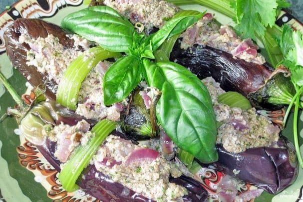 Баклажани саціві з горіхами волоськими