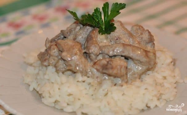 Бефстроганов з курячої печінки