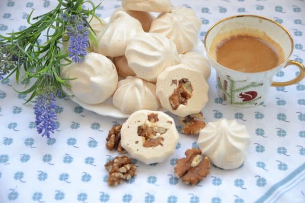 Безе з начинкою всередині