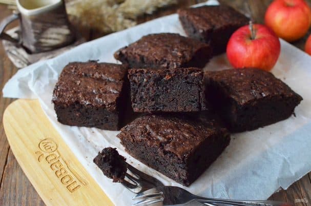 Брауни с яблоком