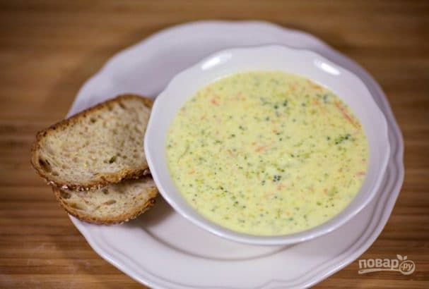 Суп-пюре з брокалі з чэддэрам