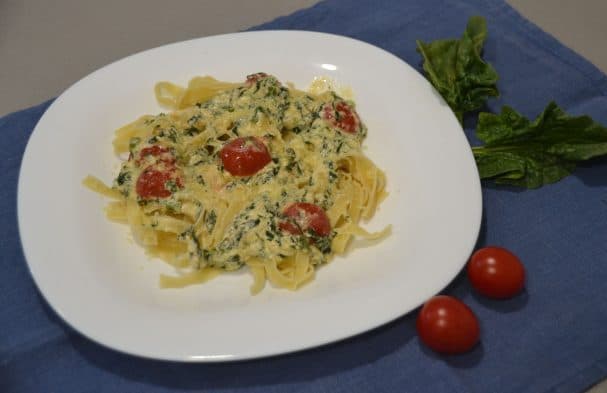 Fettuccine with spinach