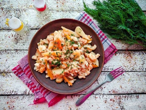 Stew with chicken and pasta
