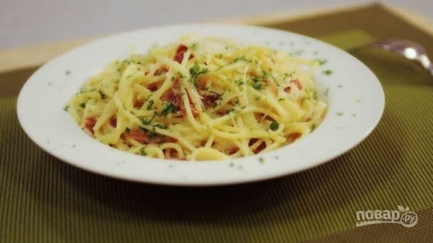 Карбонара сь сьвятлом і беканам