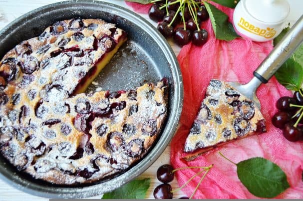 Классический клафути с черешней